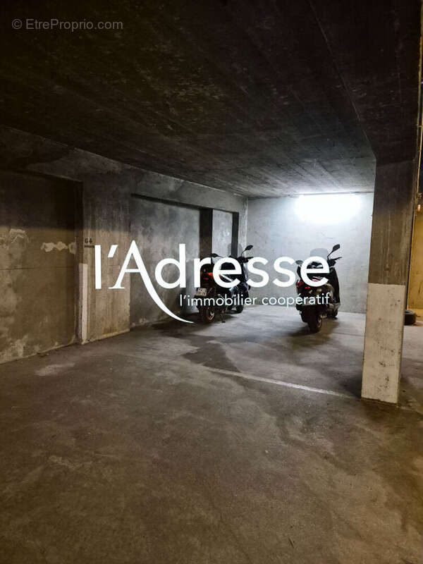 Parking à PARIS-20E