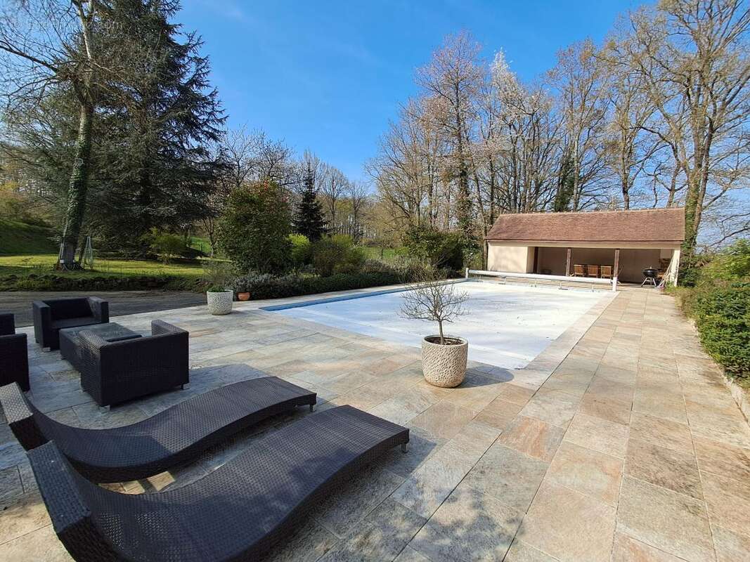 Maison 204 m² à Saint-Saturnin  - photo 9