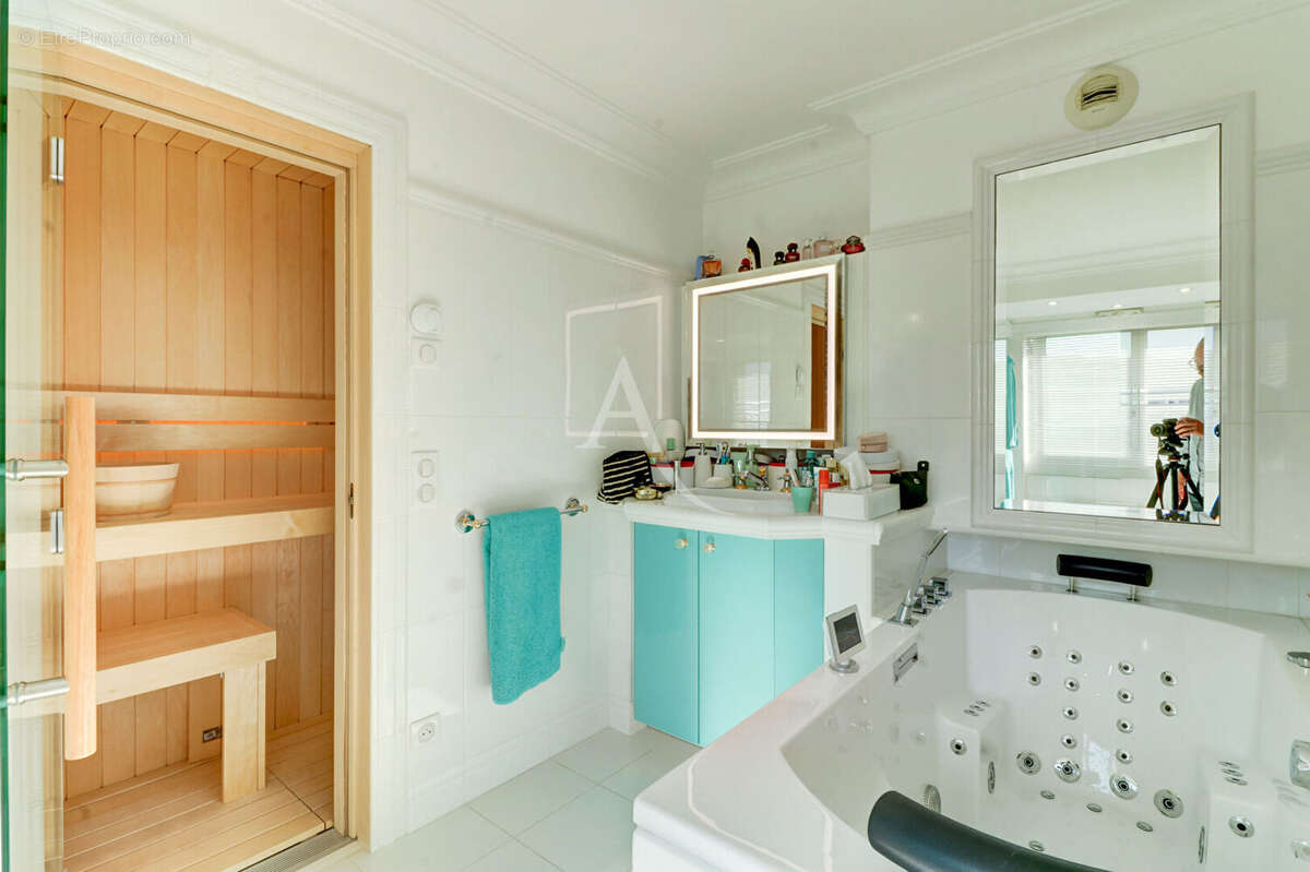 Appartement à MANDELIEU-LA-NAPOULE