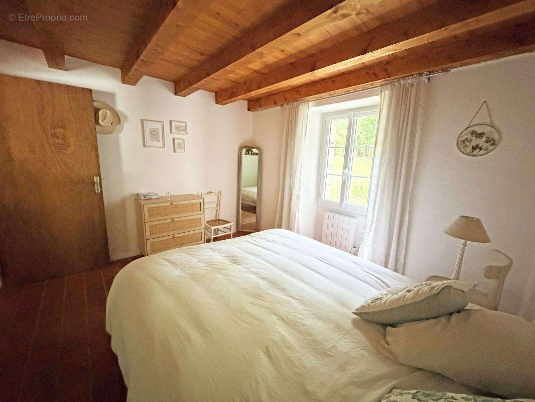 Maison à SAINT-JEAN-D'ESTISSAC