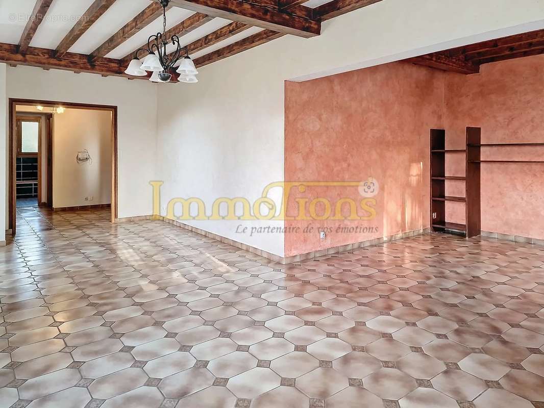 Maison à SAINT-PIERRE-DE-CHERENNES