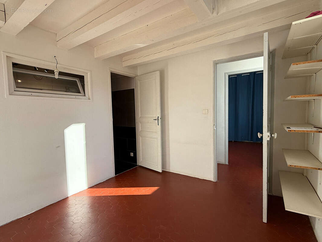 Maison à LA ROQUE-D&#039;ANTHERON