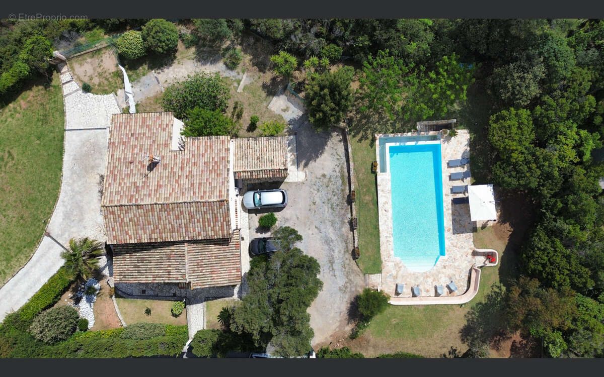 Maison à LES ISSAMBRES