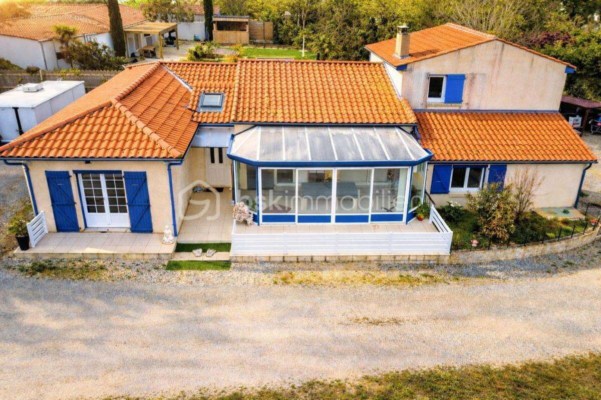Propriété d’exception 214 m² – piscine – terrain 2 872 m² + parcelle constructible – prestations complètes - photo 2