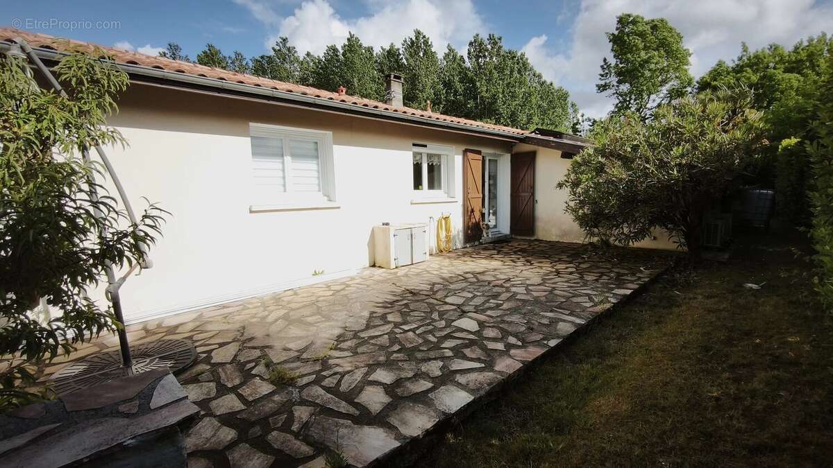 Maison à MIMBASTE