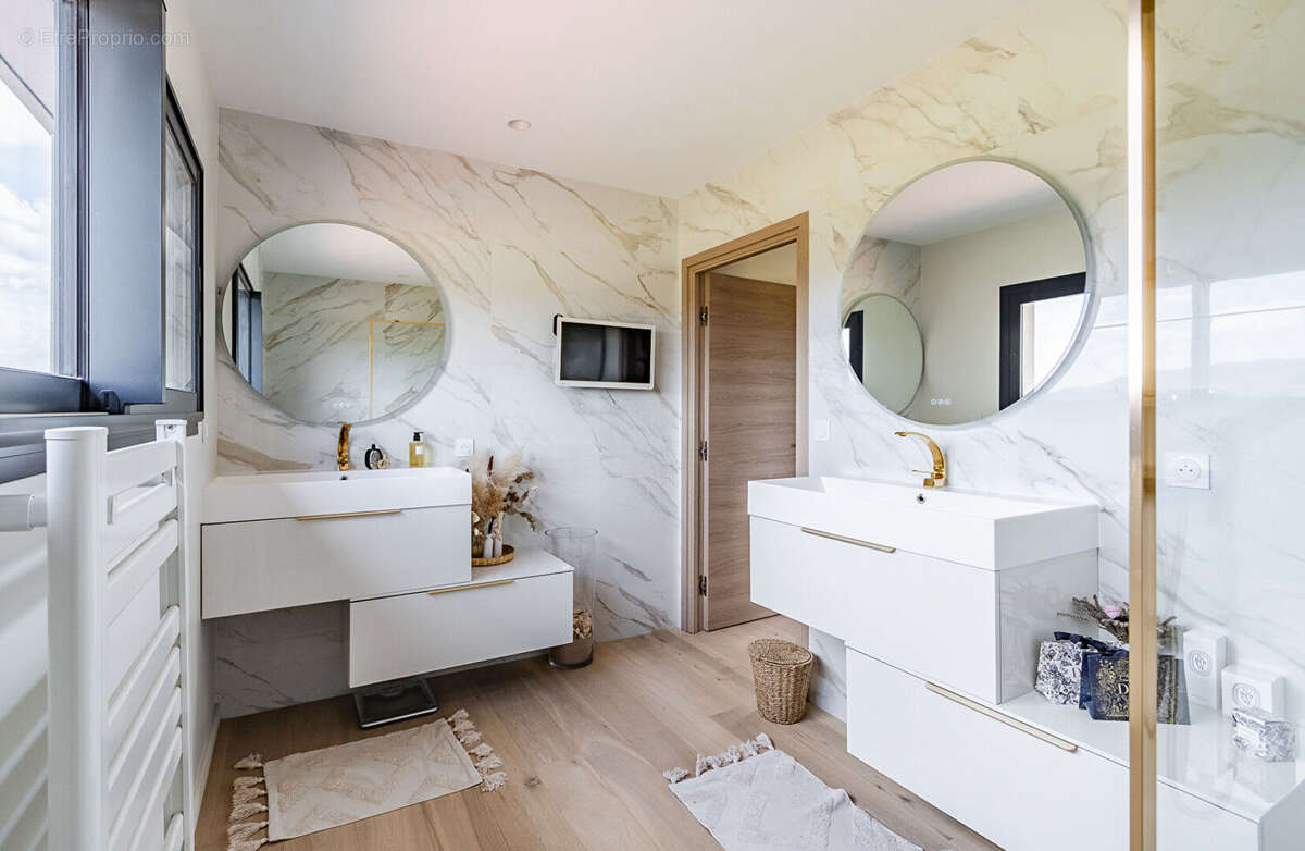 Maison à CHAZAY-D&#039;AZERGUES