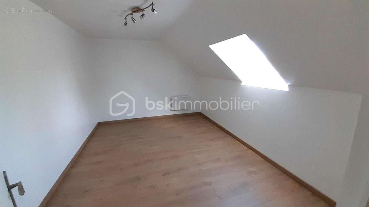 BERTHENAY - Maison de 145 M² - 6 chambres - photo 9