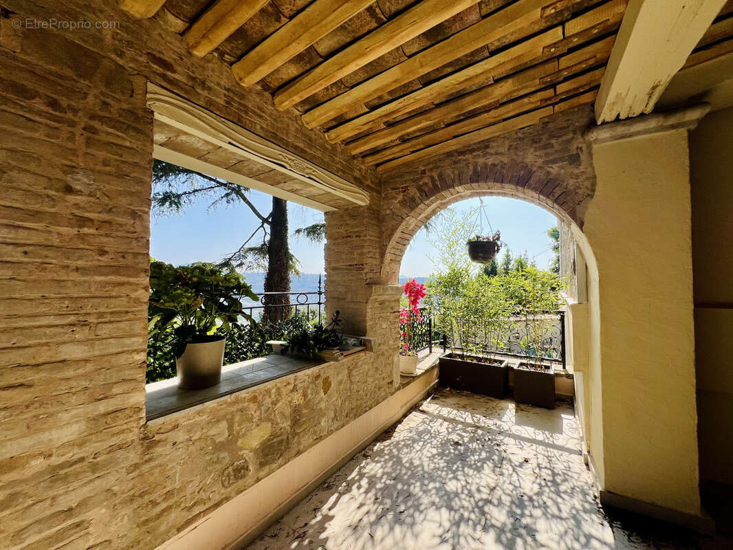 Appartement à SAINT-LAURENT-DU-VAR