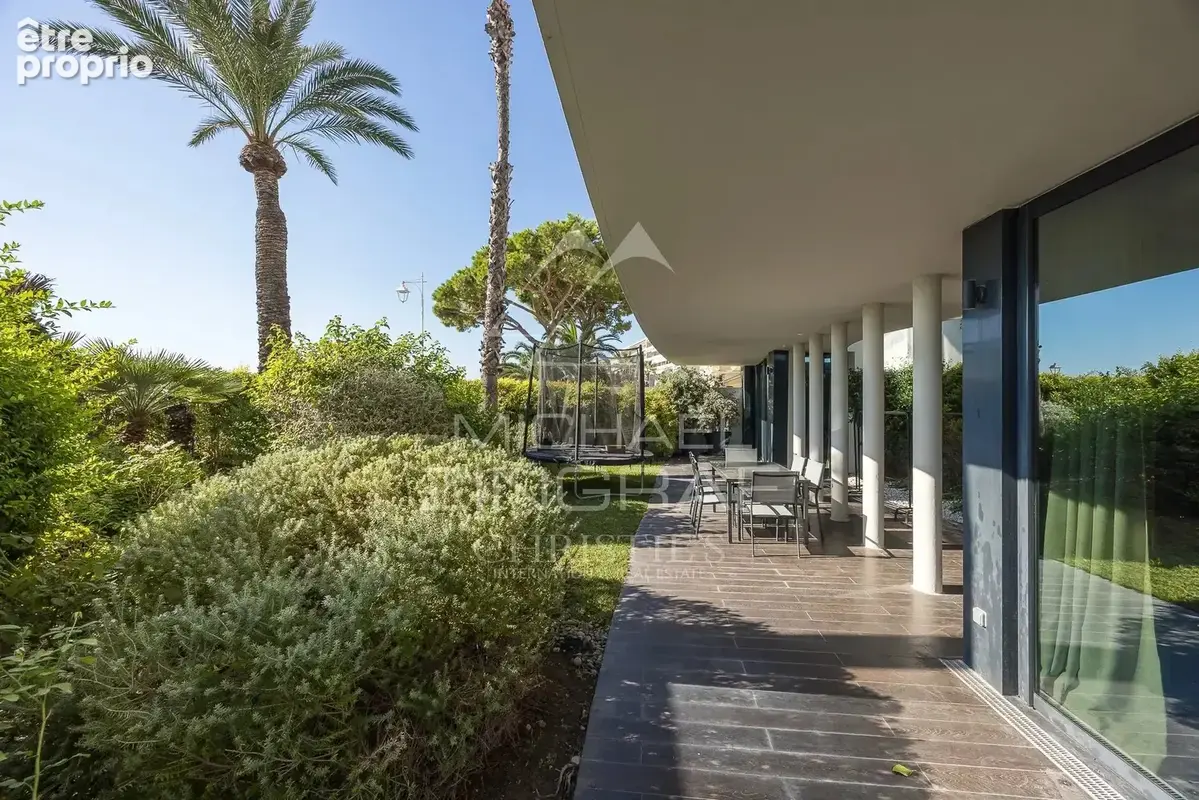 Cannes Palm Beach — Exceptionnel triplex de 462m2 en front de mer avec terrasses et jardin - photo 24