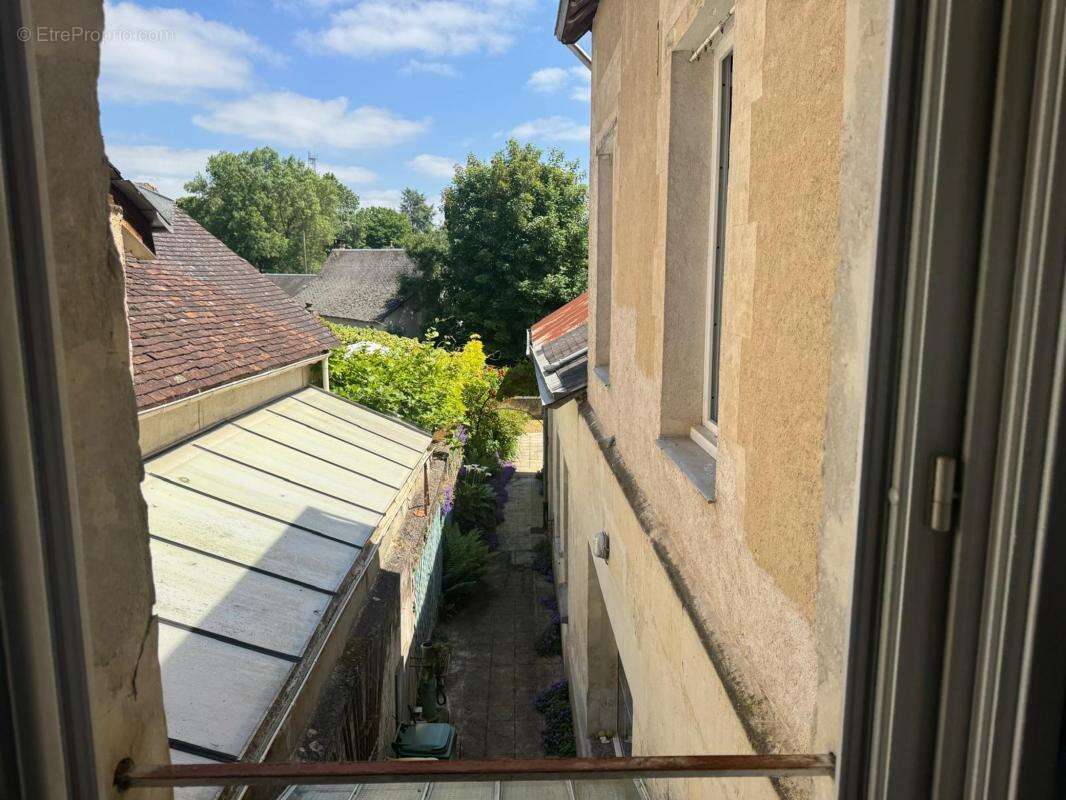 Maison à LA CHARTRE-SUR-LE-LOIR