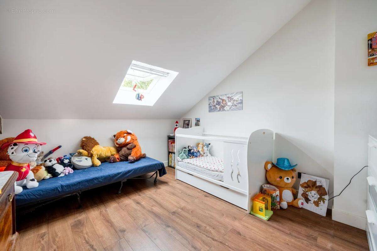 Maison à CHANTELOUP-LES-VIGNES