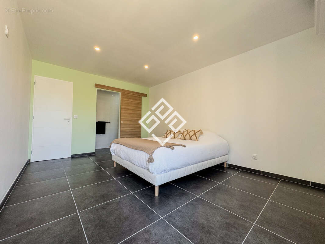 LUCIE - Villa de Standing avec Piscine, Jacuzzi, Pool House & Dépendances - photo 31