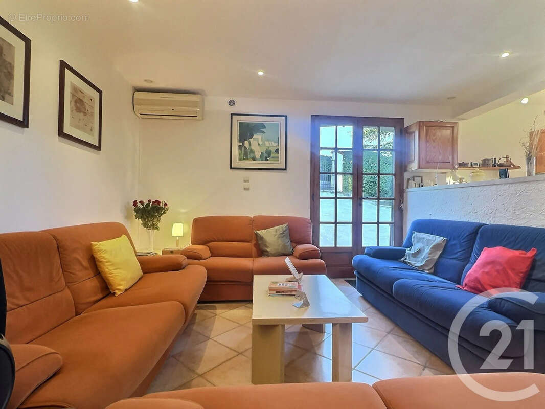Maison 194 m² à Le Rouret  - photo 3