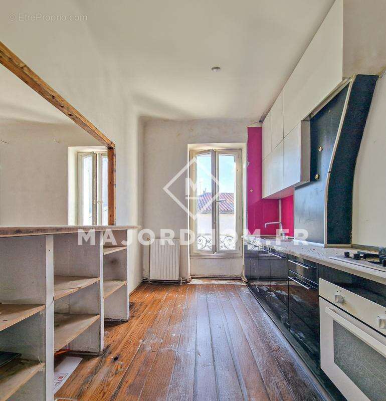 Appartement à MARSEILLE-4E