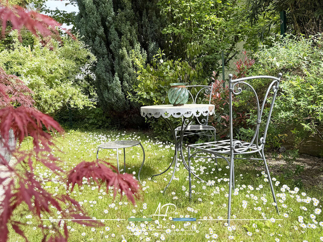Laissez-vous séduire par cette charmante longère rénovée de 155m2 au calme… - photo 12
