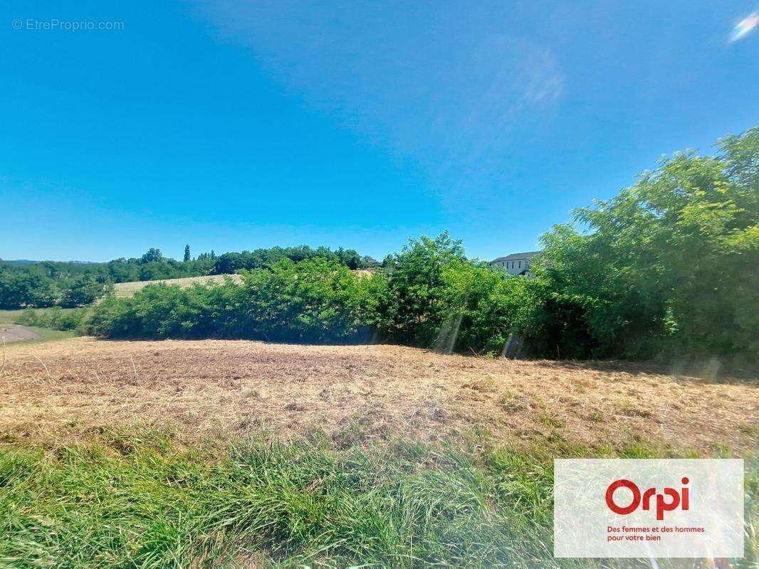 Terrain à LA FEUILLADE