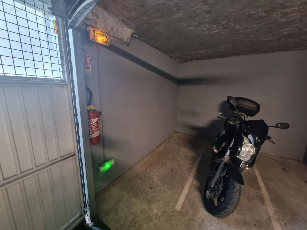 Parking à SOLLIES-PONT