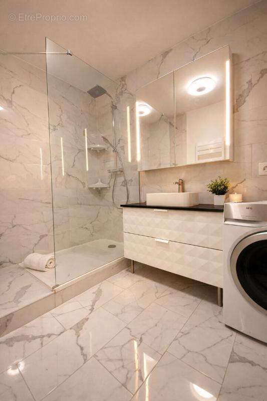 Appartement à LEVALLOIS-PERRET