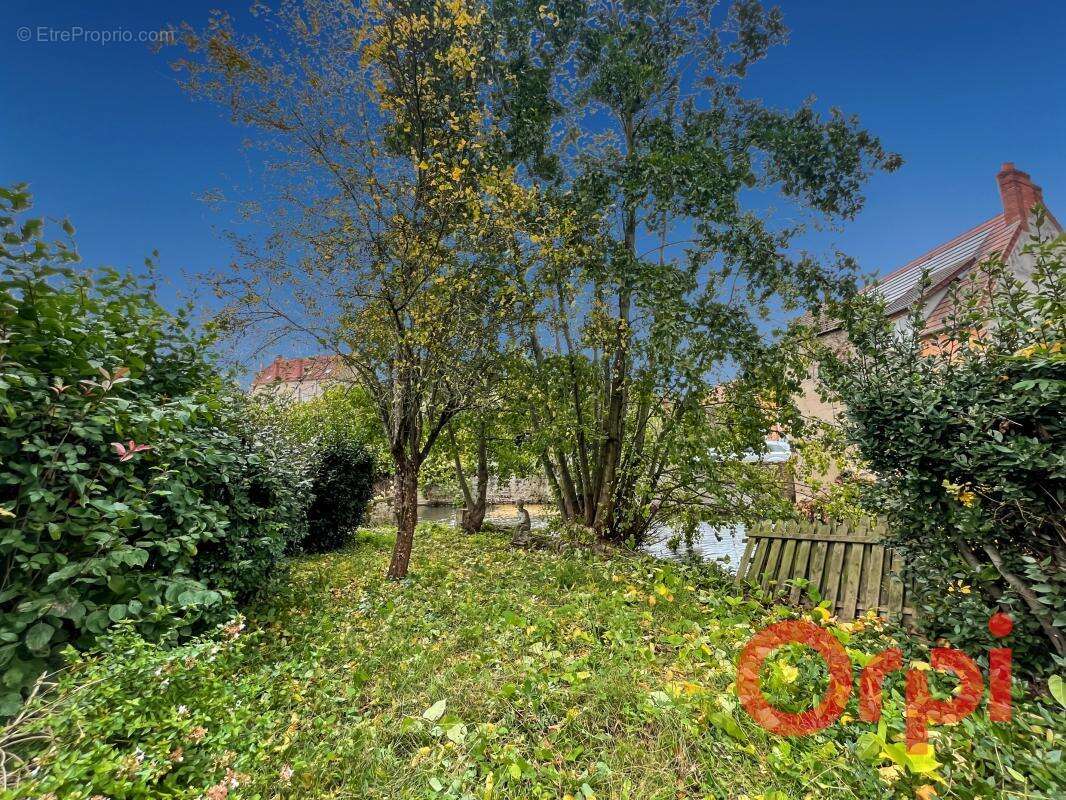 Maison à SAINT-AMAND-MONTROND