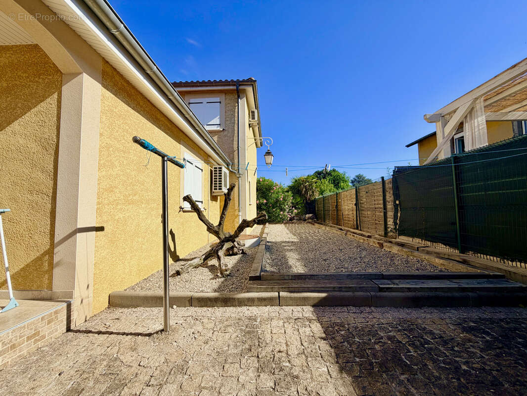 Maison 165 m2 Parcieux avec un terrain de 1434 m2 et piscine chauffée. - photo 15