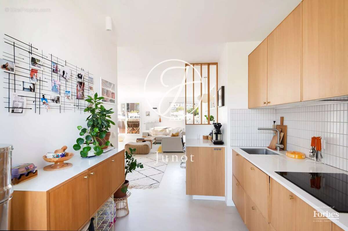 Paris 18e - MARCADET / LAMARCK - Appartement - 3 pièces - 80,03m² Carrez - 2 chambres -  Terrasse et 2 balcons de 29m² - Dernier - photo 10