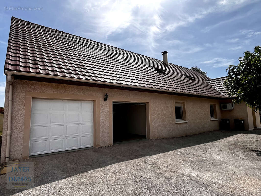 Maison à OUROUX-SUR-SAONE