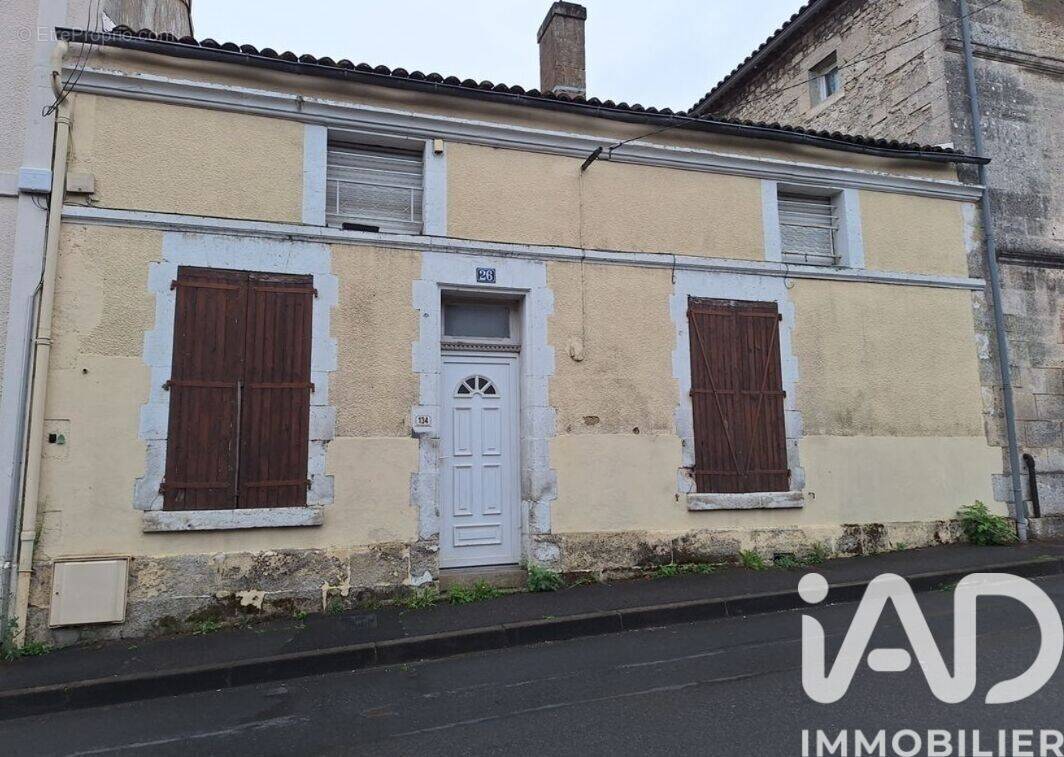 Photo 1 - Maison à RUELLE-SUR-TOUVRE