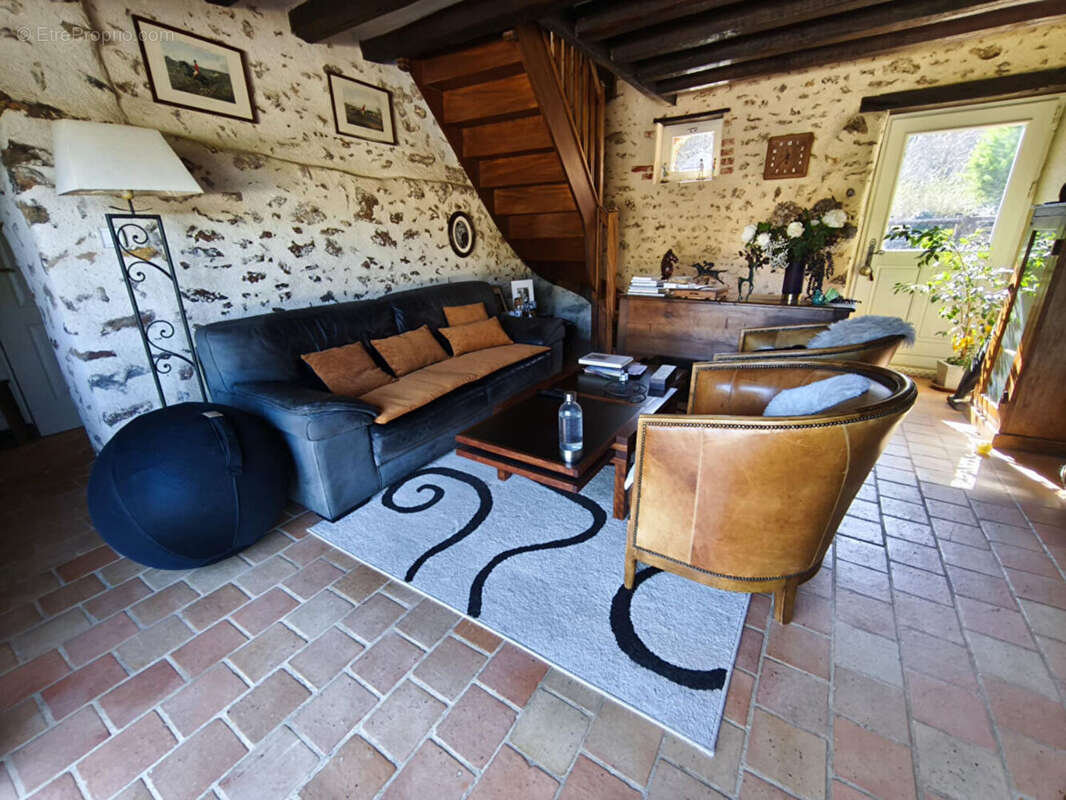 Maison à MONCE-EN-BELIN