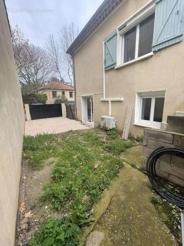 Appartement à LE PUY-SAINTE-REPARADE