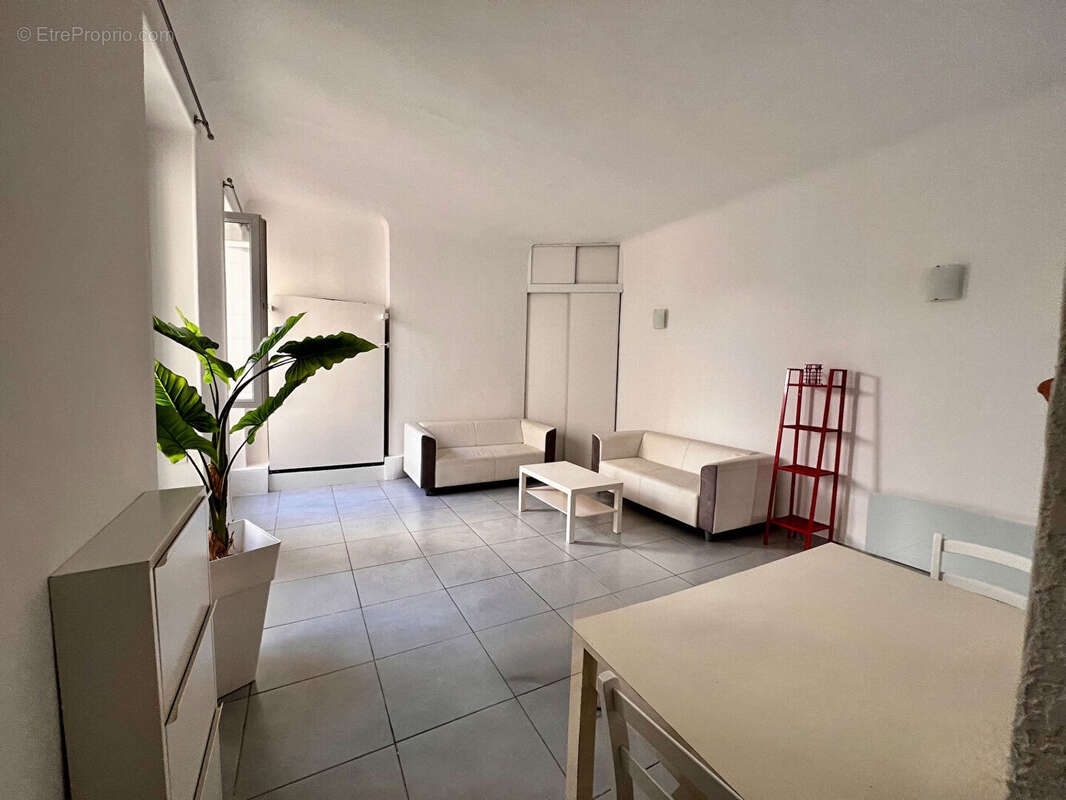 Appartement Marseille 1 pièce(s) 35 m2 - photo 2
