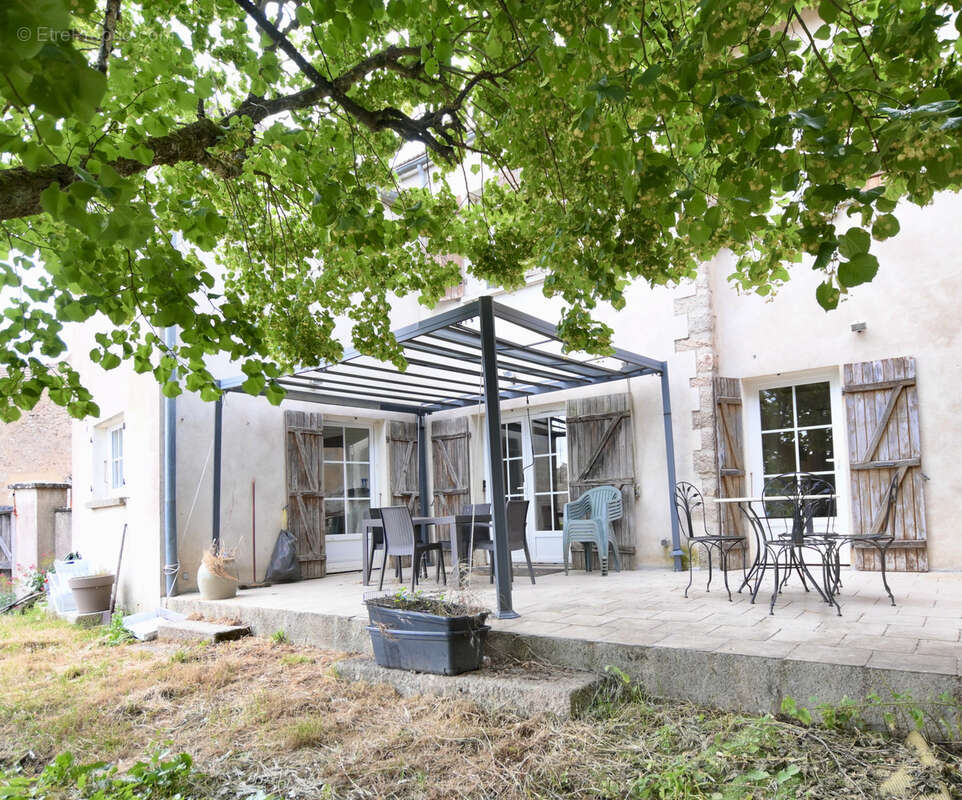 Maison à LA ROCHE-EN-BRENIL