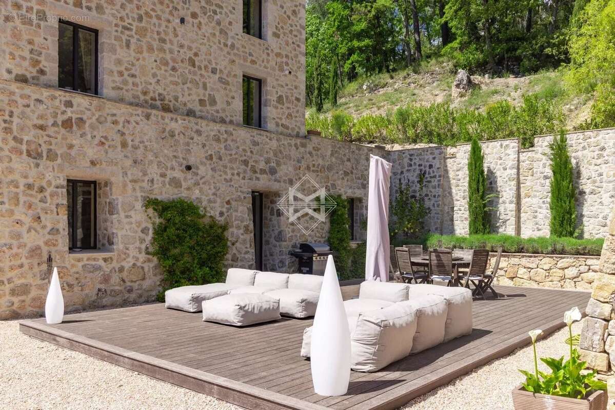 Maison à TOURRETTES