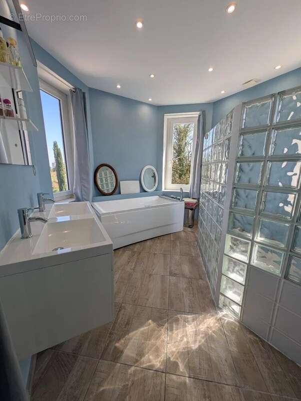 Appartement à CHARNAY-LES-MACON