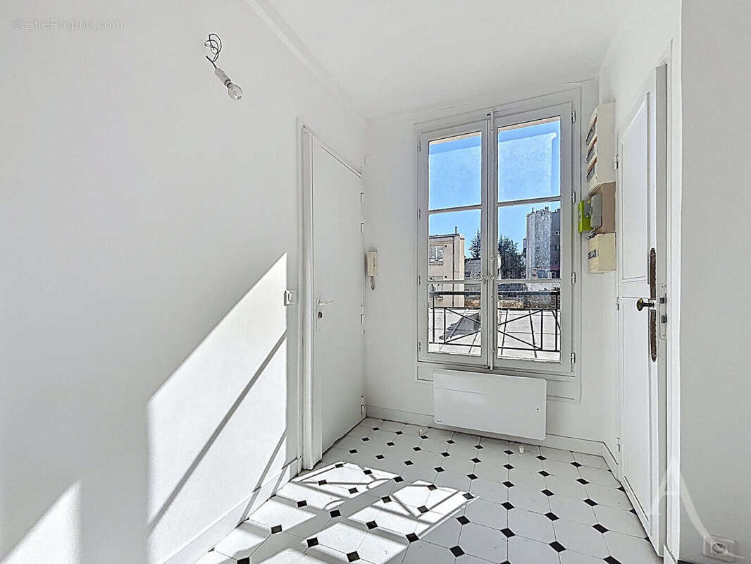Paris 7 -  Rue Las Cases - 4 pièces 81 m² - Quartier Sainte-Clotilde - photo 6