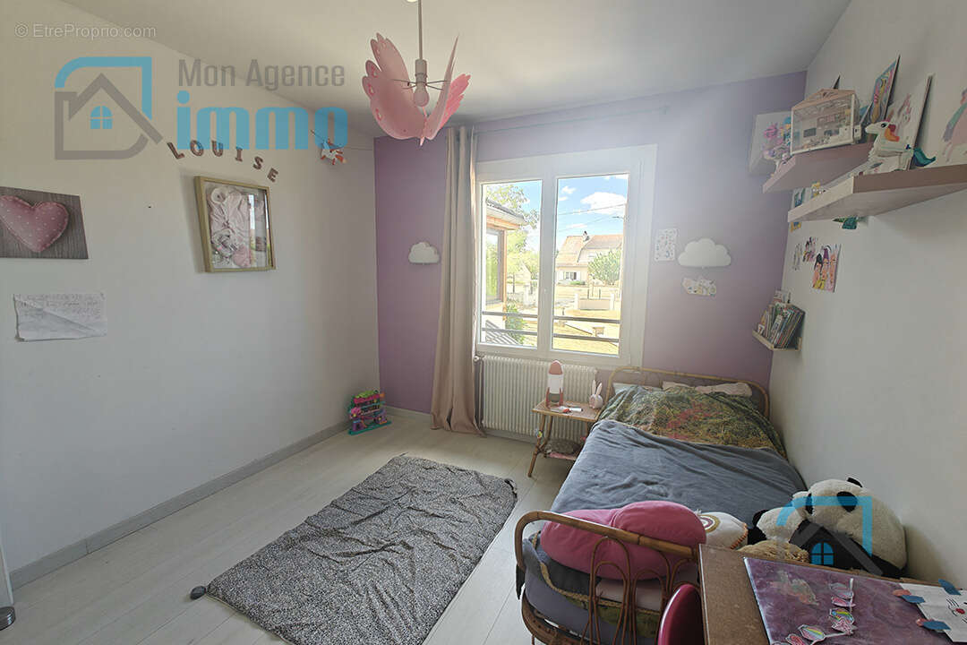 Mehun-Sur-Yèvre - Pavillon sur sous-sol avec 4 chambres et jardin - photo 5