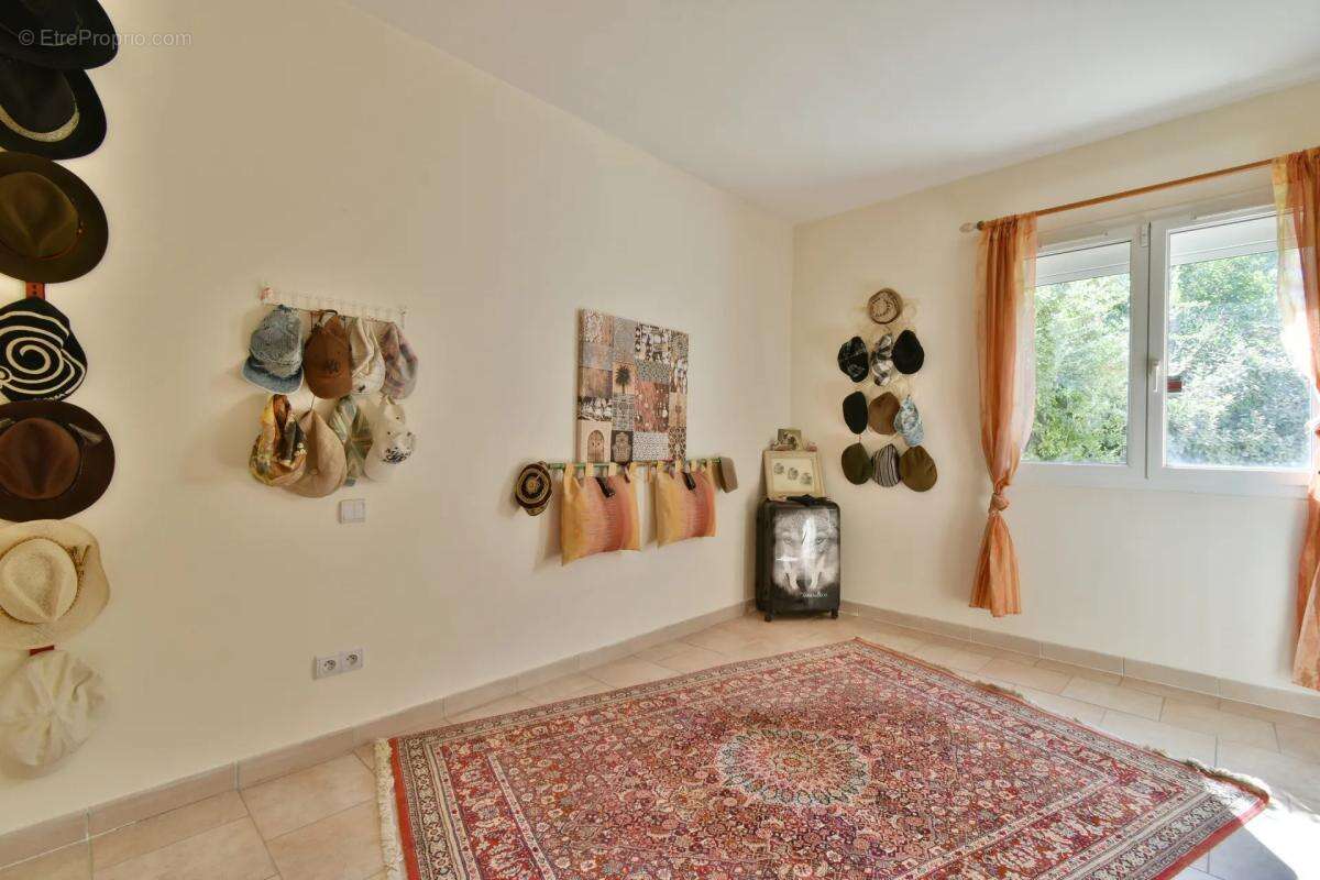 Maison à SAINT-ESTEVE-JANSON