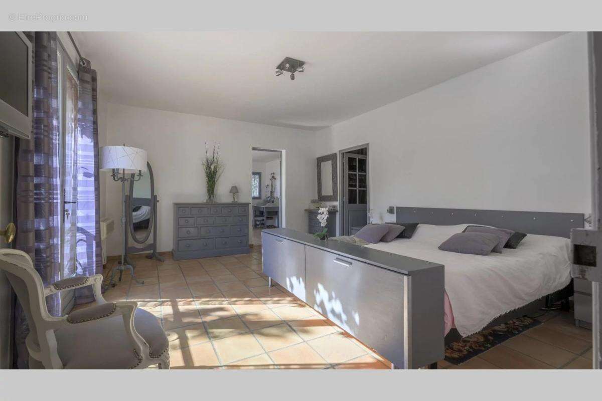Maison 265 m² à Rognes  - photo 18