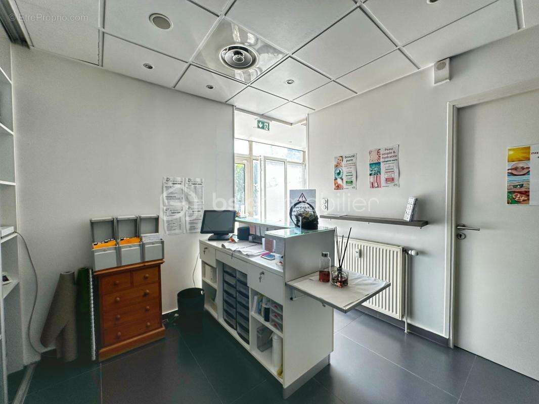 Local professionnel 71 m² – secteur mérande – chambéry – climatisé – double entrée – grande cave - photo 4