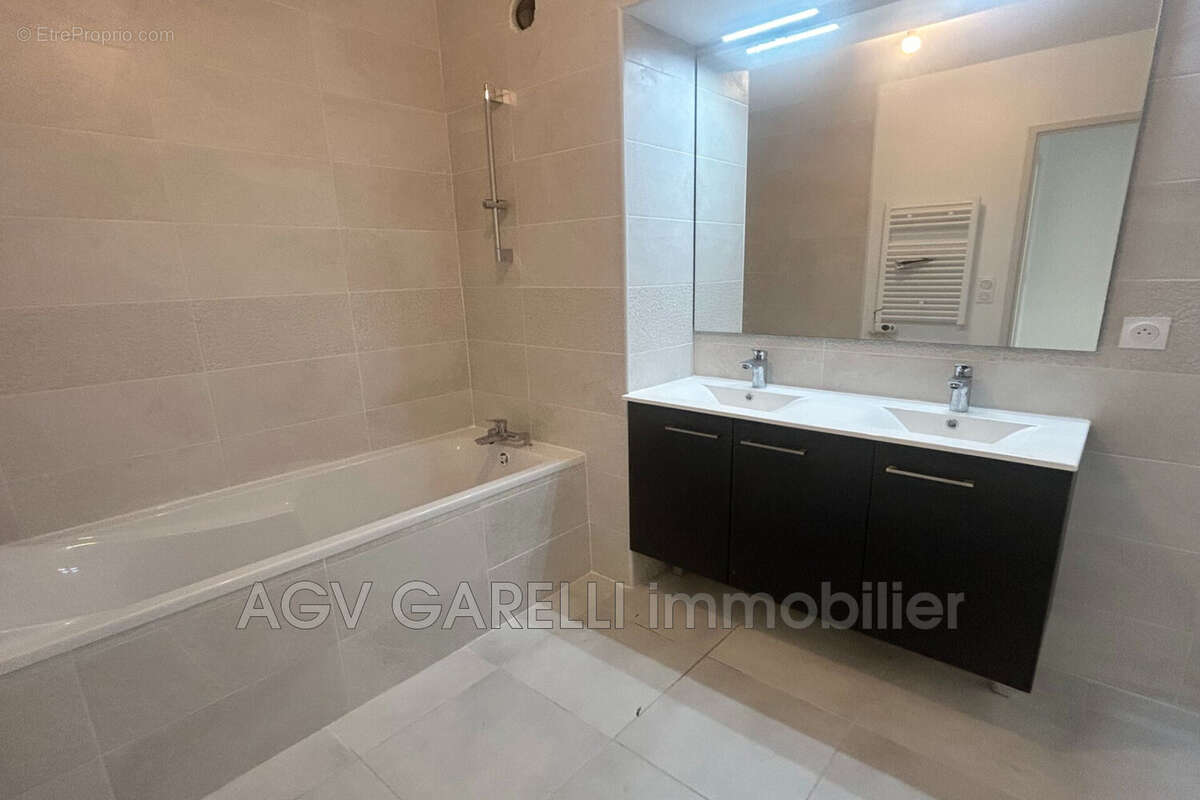 Appartement à HYERES