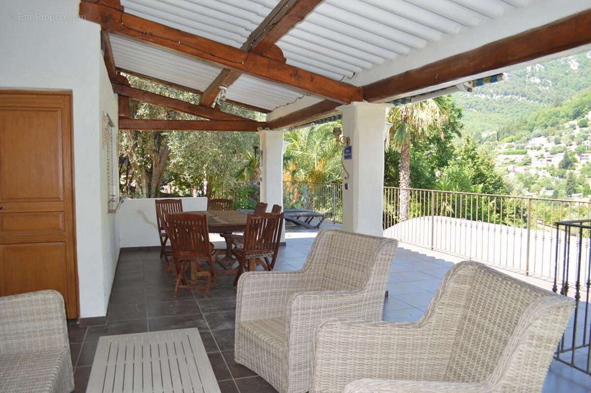 PROPRIETE 190 M²  constituée de 2 appartements + studio indépendant- piscine et pool-house , superbe vue panoramique - photo 15