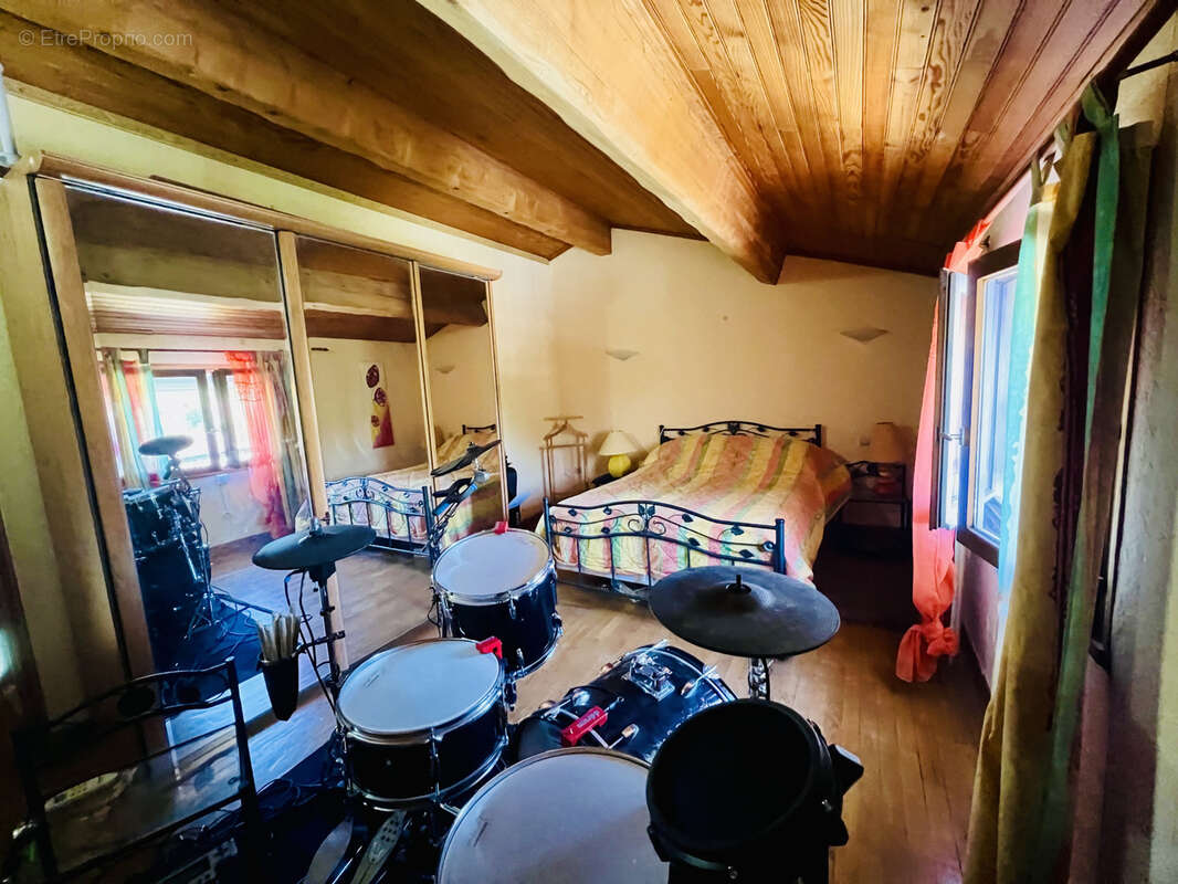 Vente villa 5 pièces de 140m2 avec piscine, garage et terrain de 1 000m2 - photo 15
