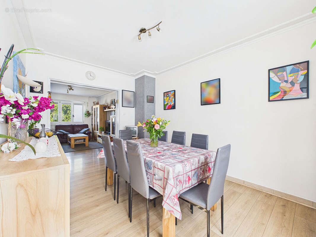 F4 de 80 m² en vente tout début ROBERTSAU - photo 2