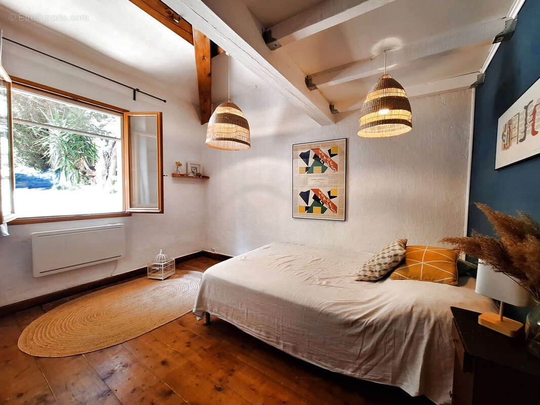 Maison à LE REVEST-LES-EAUX