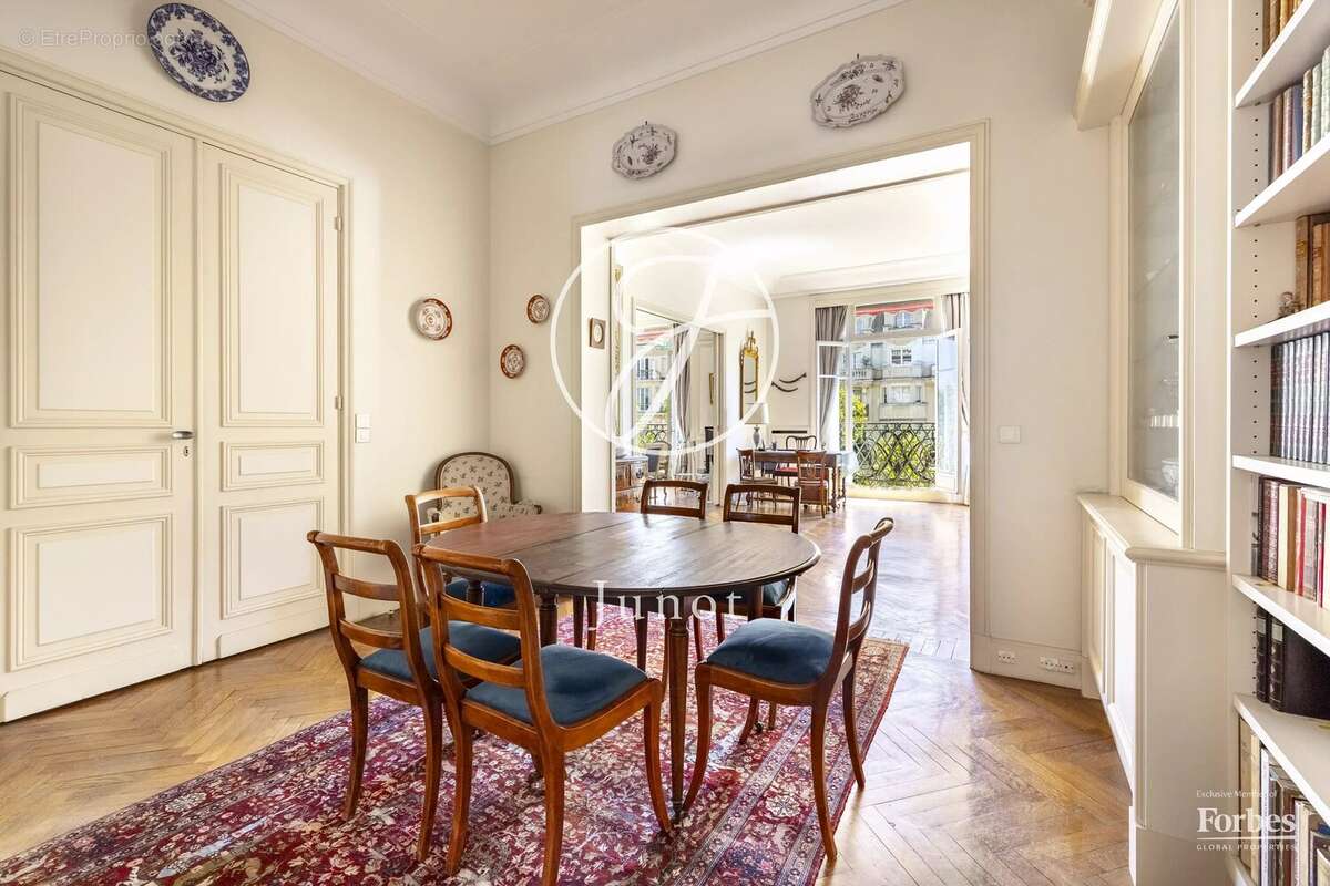 Appartement à PARIS-7E