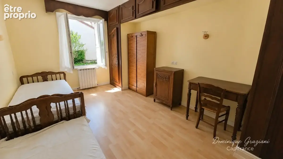 BAS DE MAISON DE 152 M2 avec jardin privatif, 4 chambres ,Centre bourg d'Aurec sur Loire - photo 11