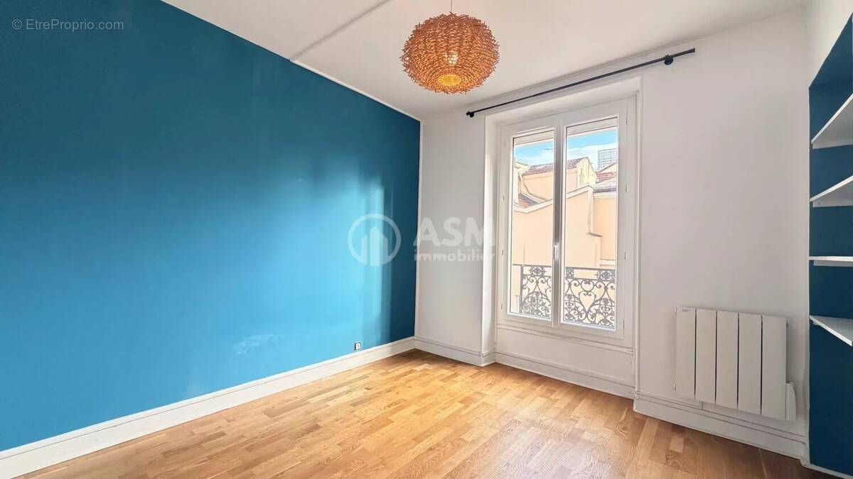 Appartement à COURBEVOIE