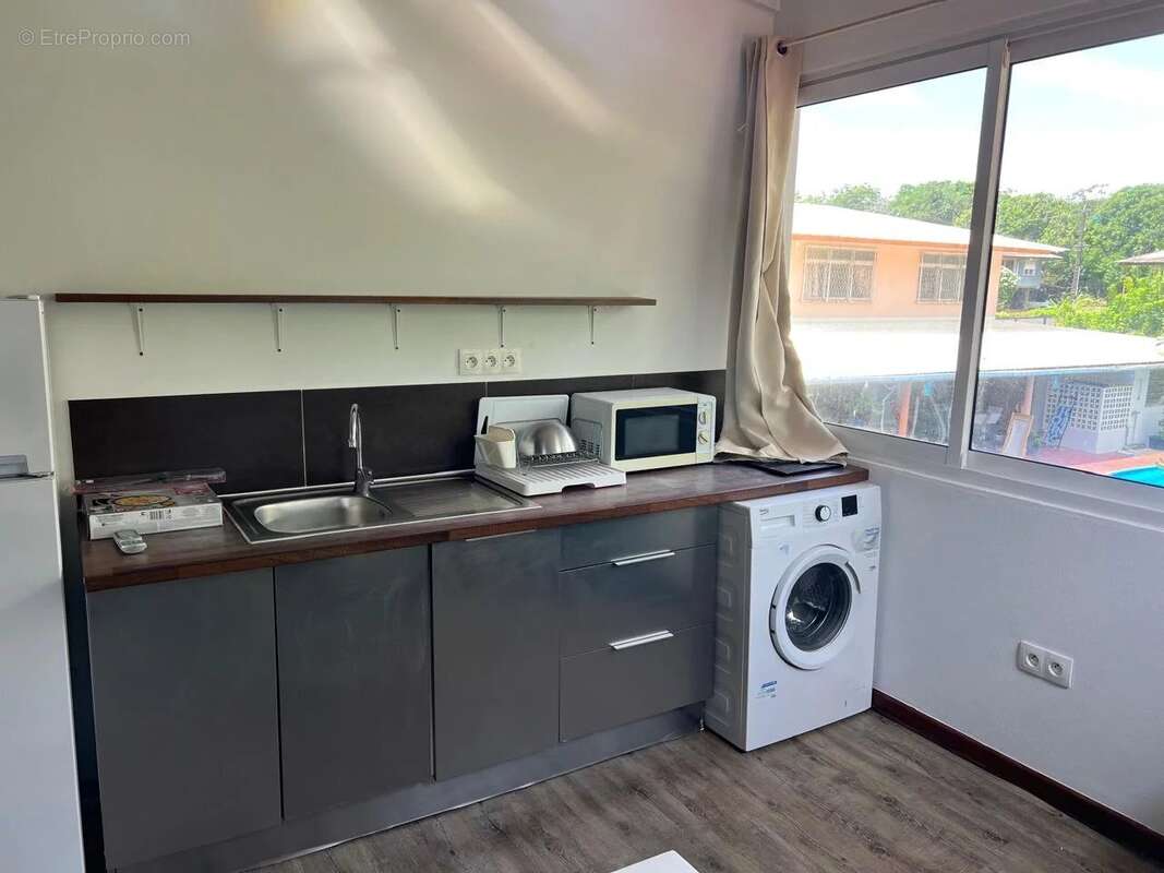 Appartement à REMIRE-MONTJOLY