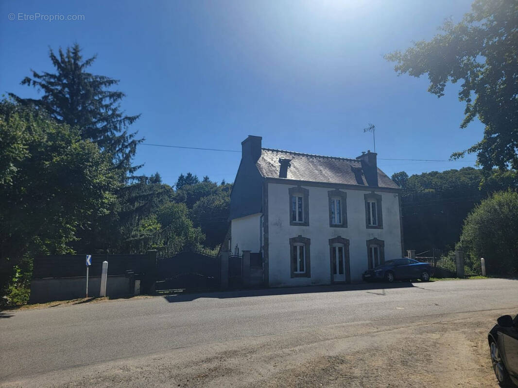Maison à CLEGUEREC