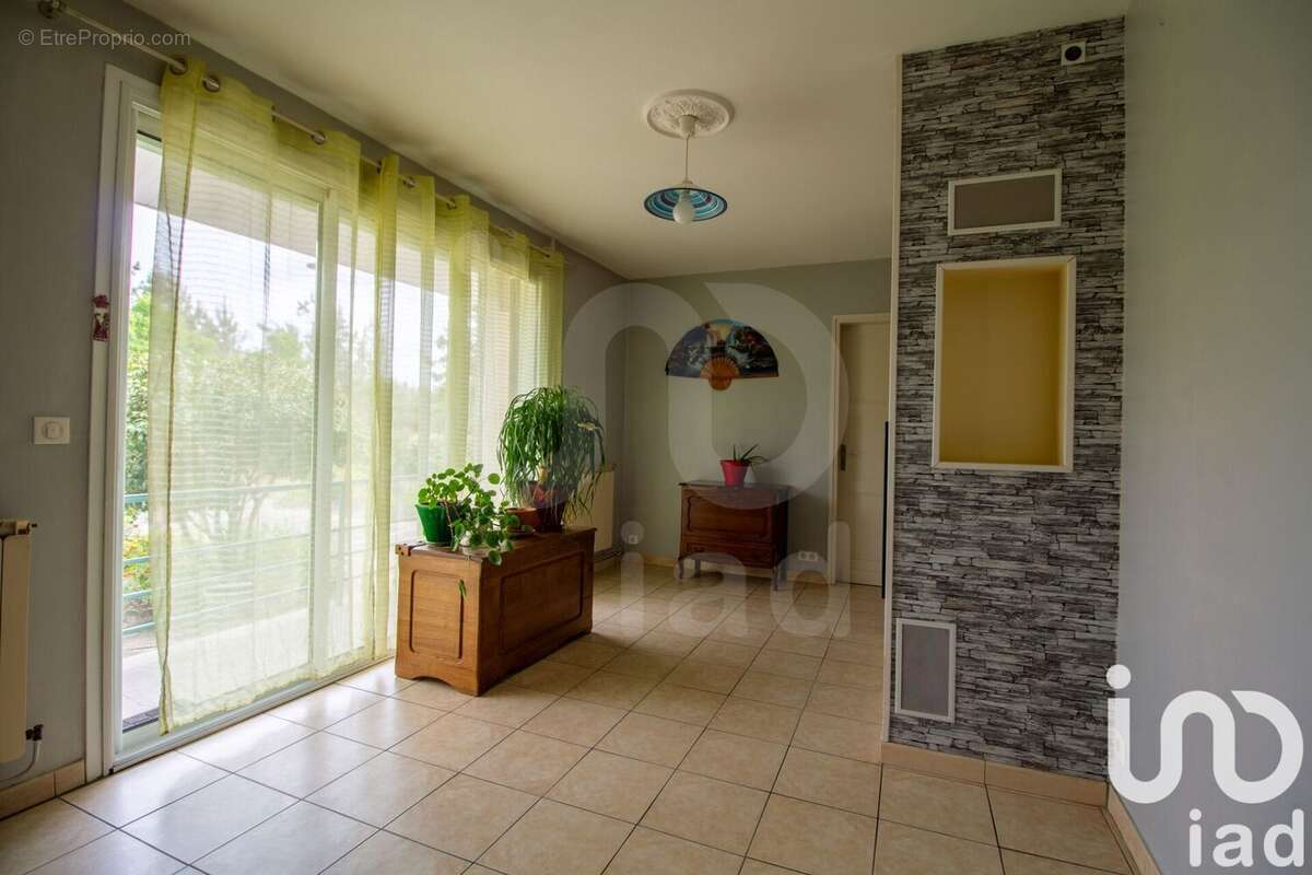 Photo 3 - Maison à SAINT-JULIEN-EN-BORN