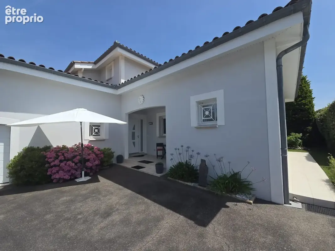 Villa d'architecte de 240m2 sur un terrain de 1500m2 avec piscine à Castelginest - photo 4